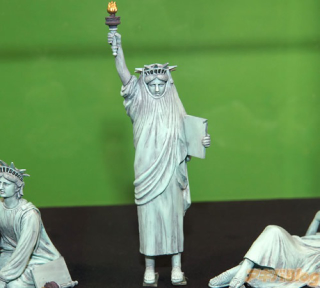 Illustration for article titled The Statue of Liberty, Doing Whatever The Hell She Pleases